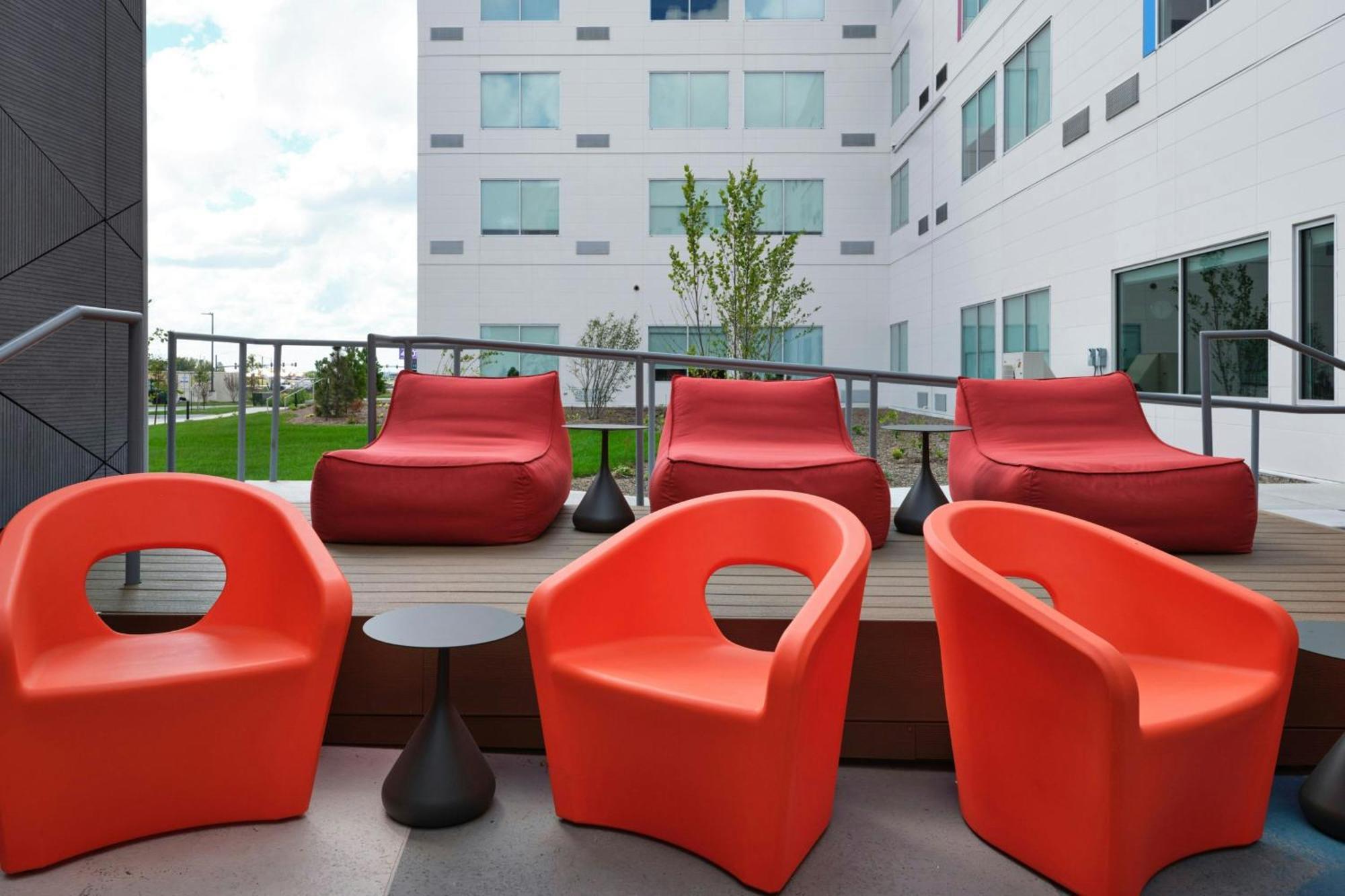 Aloft Waukee Hotel Exterior foto