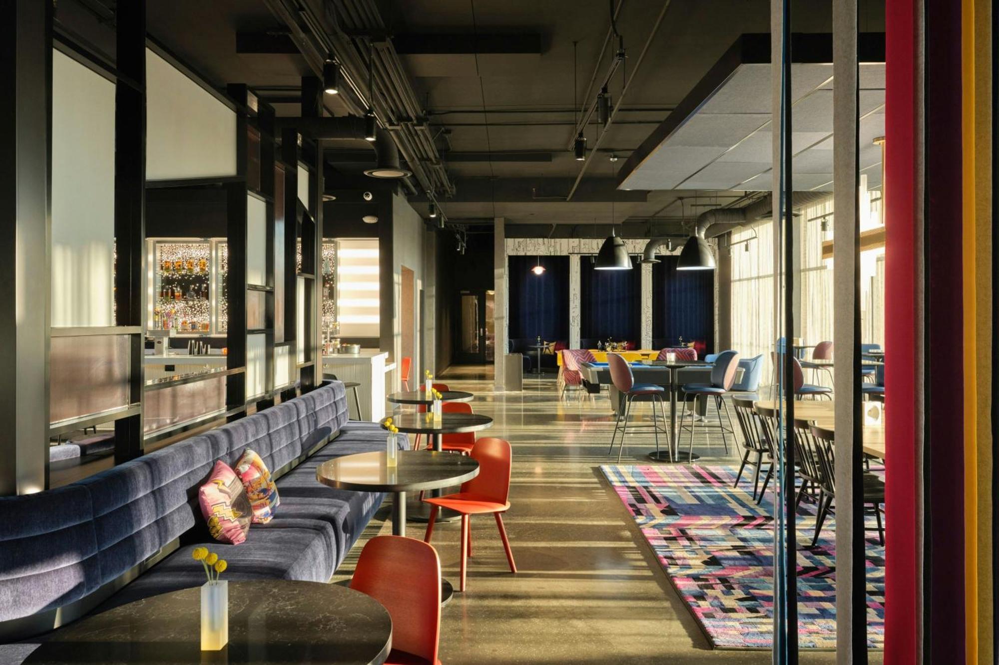 Aloft Waukee Hotel Exterior foto