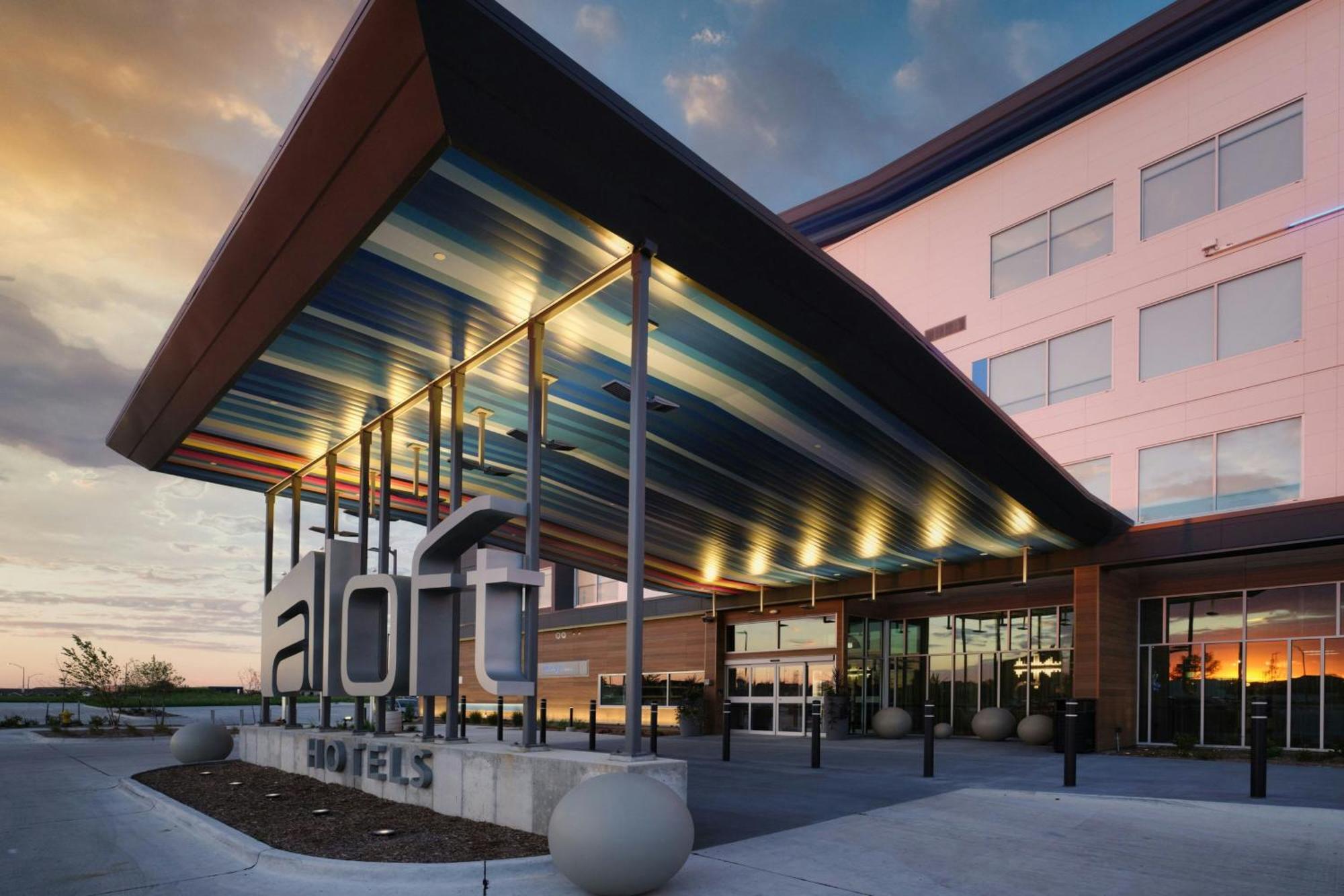 Aloft Waukee Hotel Exterior foto